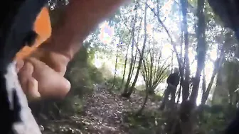 Papai fode sem camisinha em uma ponte