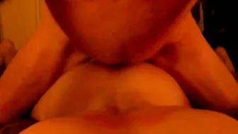 Papi gime fuerte durante una follada anal a pelo