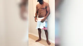 Marcelod chupa e lambe o cu de um daddy negro peludo