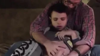 Papai prateado e jovem twink webcam boquete e anal