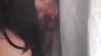 Crossdresser amateur chupa polla en glory hole