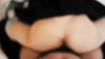 Amateur-asian-crossdresser nimmt bareback-schwanz und creampie