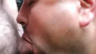 Mamada amateur al aire libre lleva a anal hardcore