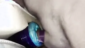 हंक एलियन फ्लेशलाइट चोदता है और ज़ोर से झड़ता है