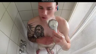 O gay musculoso mickey rush curte esportes aquáticos e brincadeiras...