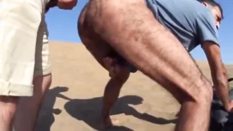 Follada a pelo al aire libre con un desconocido en una duna
