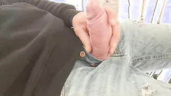 Twink belga se masturba seu pau grande em supermercado voyeur solo