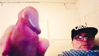 成熟加拿大爸爸撸他的大鸡巴并射精