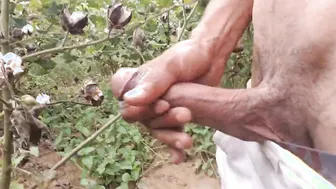 Gran polla sin cortar, meada y corrida en follada al aire libre en ...