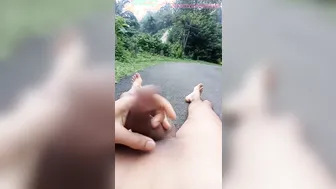 Joven indio se masturba con su gran polla en una calle pública muy ...