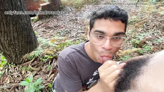 Motard rencontre un inconnu sur un sentier pour une sodomie barebac...