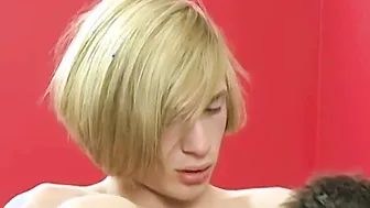 痩せた男の子ケビン・グレイとカイル・ローの生ハメアナルセックス