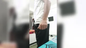 Garanhão indiano solo bate punheta no seu pau grande em hd