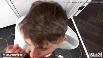 Hunk musculoso zilv le da dedos al twink rourke antes del anal bare...