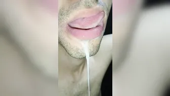 Twink traga semen en primer plan dura...