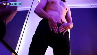 Dirty-talking stud jerks off and moans in solo session
