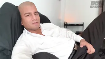 Papá oso domina a lindo femboy en fantasía bareback