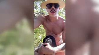 Papi musculoso latino diego se la chupan en la playa