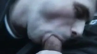 Mamada de twink amateur en autocaravana termina con creampie oral