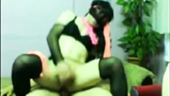 El travesti turco hasret hace una mamada y anal a pelo