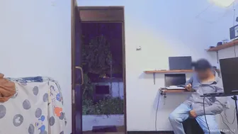 Twink wichst großen schwanz und kommt, bevor er der nachbarin die t...