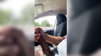 Hombre mayor atrapa a un joven masturbándose en una autocaravana y ...