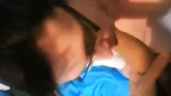 Daddy fickt jungen twink bareback und füllt sein loch mit sperma