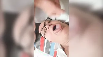 Daddy bear amateur hace una mamada en habitación de hotel