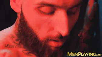 Tony d angelo musclé reçoit une fellation par un glory hole de rock...