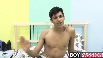 Twink jovem perfurado sebastian rode bate punheta no pau grande solo