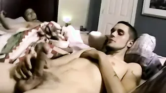 Hombre maduro negro follado a pelo y recibe dos faciales