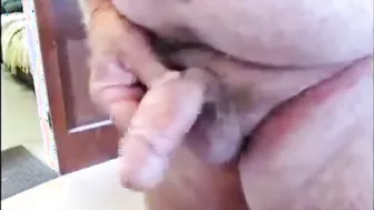 Papá oso plateado hace una mamada amateur a un chico más joven