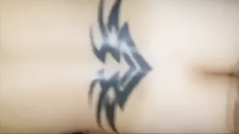 Hombres tatuados amateur en apasionada sesión de sexo anal a pelo