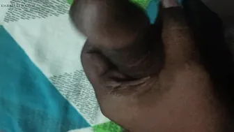 一个带有大肥屌的熊在独自手淫时自慰