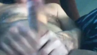 Papá maduro se masturba la polla grande en webcam