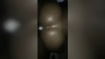 Jóvenes negros amateurs follan bareback sin parar en webcam