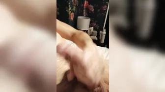 未割包皮的英国小鲜肉 睡前撸管射精