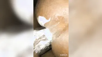 काले ट्विंक ने बड़े बालों वाले डैडी के साथ बेयरबैक एनल क्रीमपाई