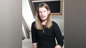 长发荷兰年轻男孩打飞机并射出大量精液