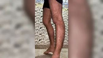 Jovem twink indiano bate punheta com pau grande no banheiro