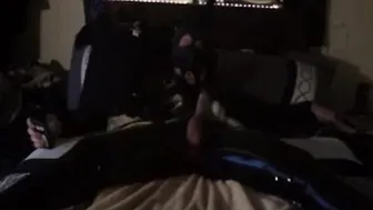 Twink em spandex em auto-bondage com brinquedo sexual vibratório