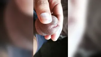Homem indiano peludo com grande pica não circuncidada se masturba solo