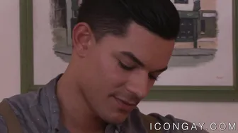 Jock musculoso recebe massagem erótica antes de foda anal apaixonada