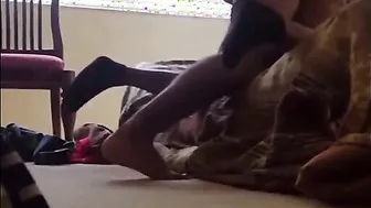 Joven pasivo negro sumiso follado a pelo por daddy latino mayor