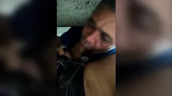 папик сосёт и долбит молодого минета в ванной