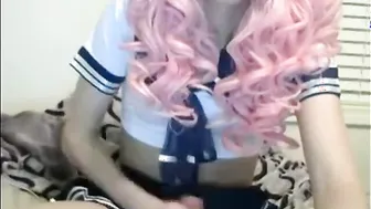 Twink crossdresser amateur se masturba en disfraz sexy