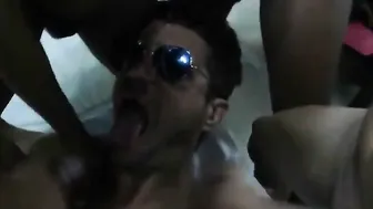Jovencito latino recibe anal interracial y mamada en diversión amateur