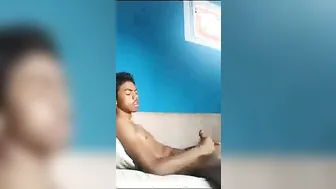 年轻黑人小受在 webcam 上自慰大鸡巴赚钱