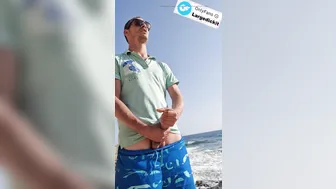 Jeune italien branle sa grosse bite et éjacule au bord de la rivière