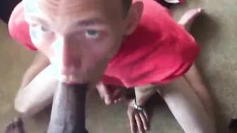 Mamada gay amateur a una enorme polla negra